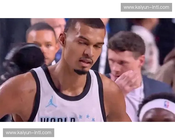 美国星辰队47-21大胜条纹队,爱德华兹荣膺全明星MVP 美国星辰队47-21大胜条纹队,爱德华兹荣膺全明星MVP