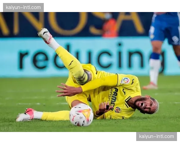 巴萨对阵比利亚雷亚尔，争冠关键战黄潜客场挑战领头羊